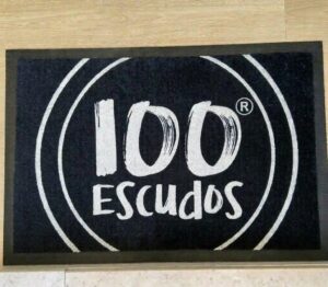 Tapete personalizado a cores